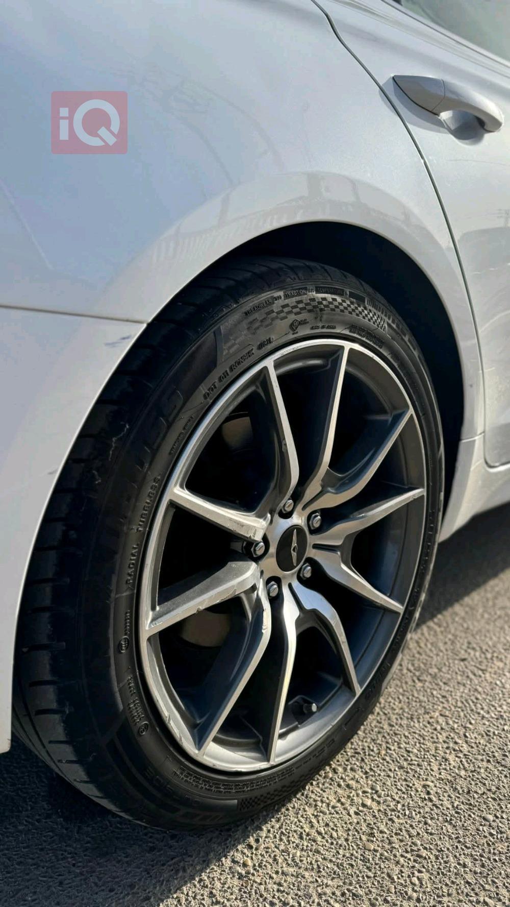 جنسس G70